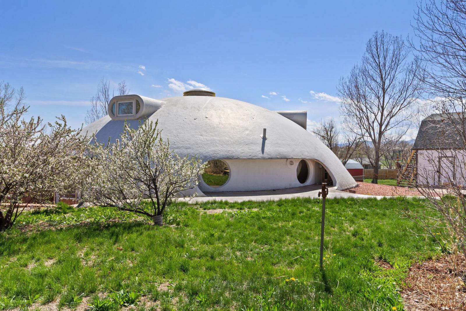 Spaceship dome home