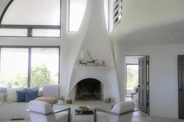 Flowing fireplace