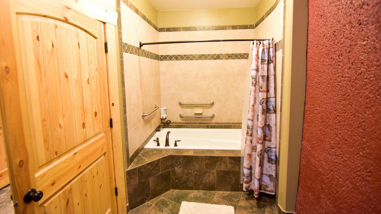 Large, deluxe bathroom with soaker tub.