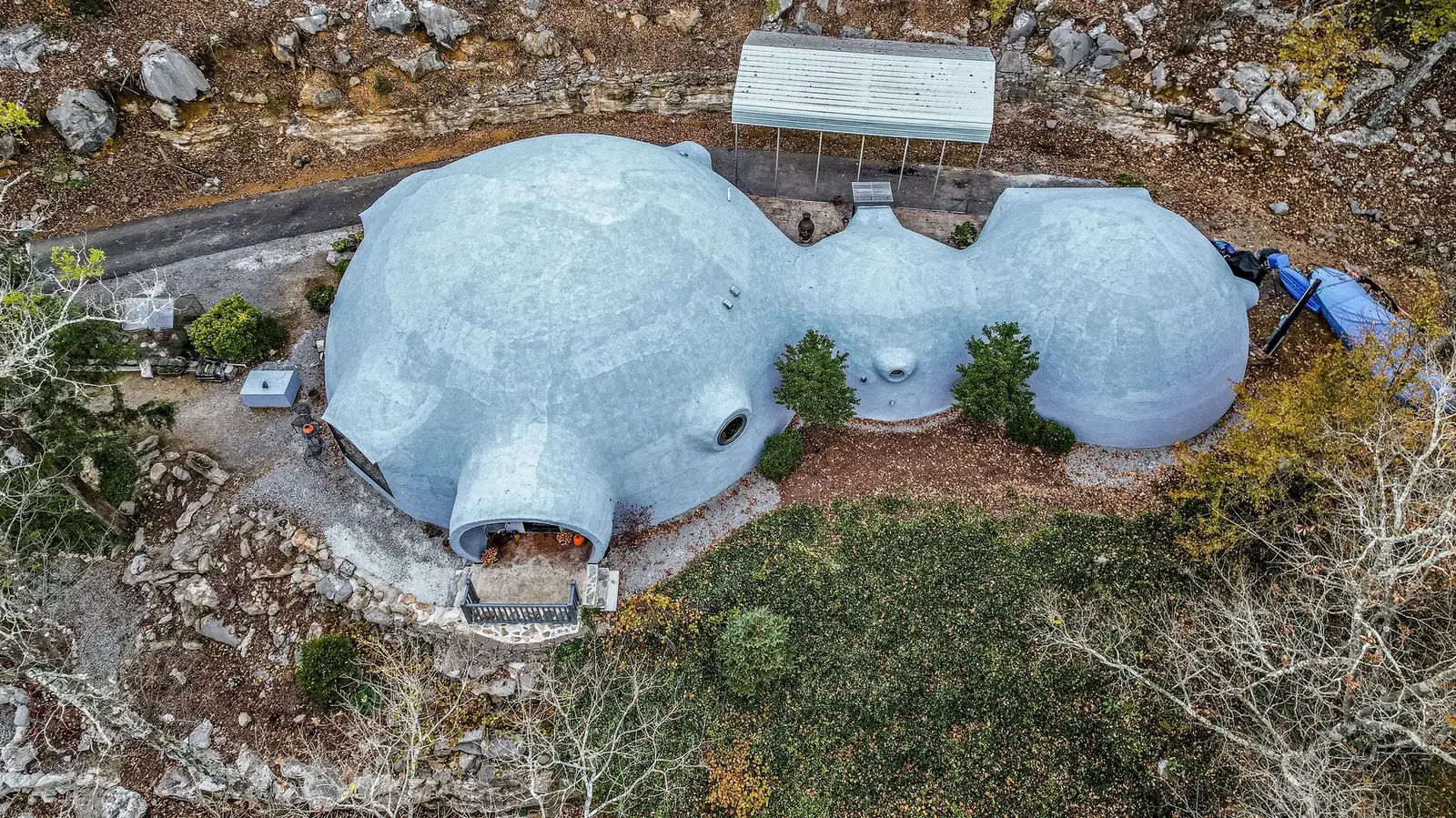 A closer aerial view of the well kept home.