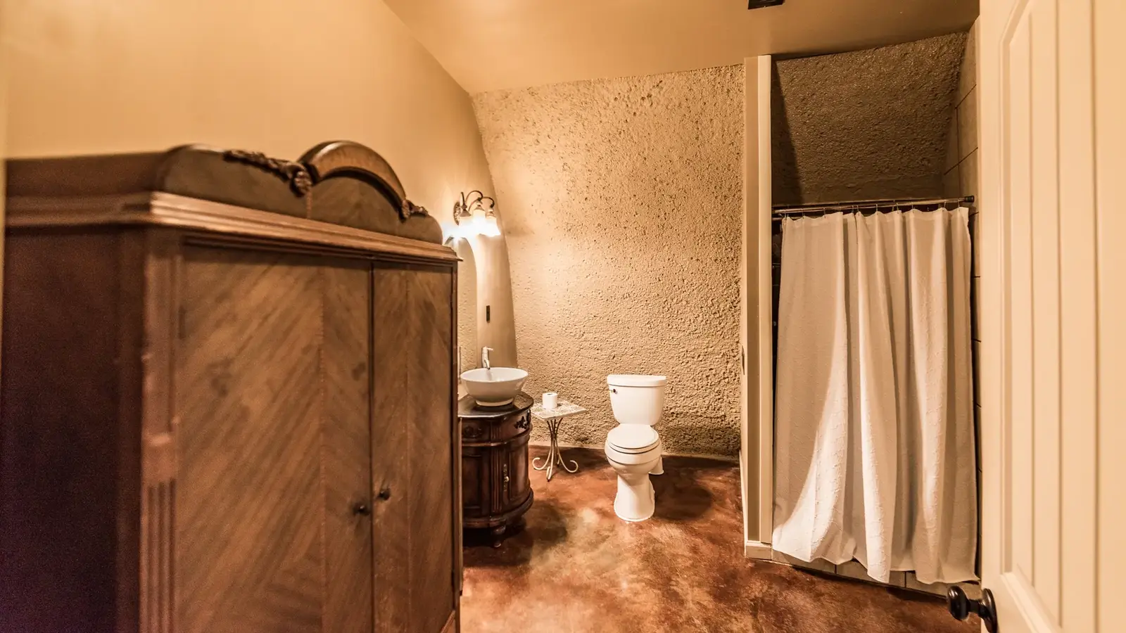 Second bathroom.