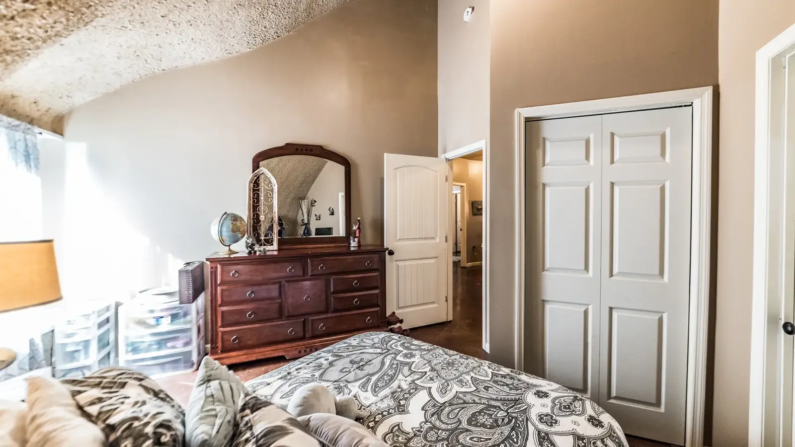 A second bedroom with plenty of light.