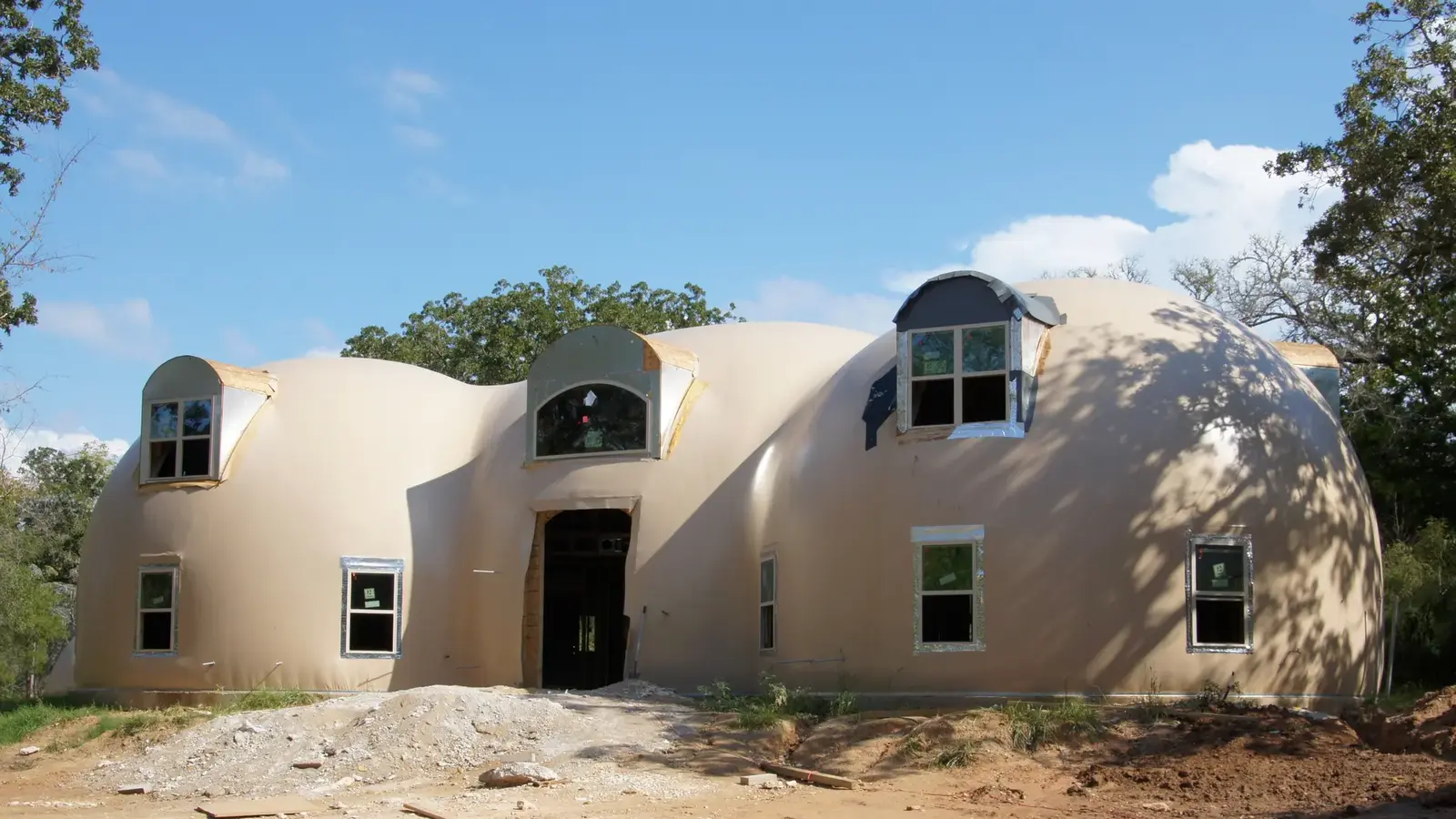 Whiteacre Image: Whiteacre resident prior to the rock covering. - Monolithic Dome ...