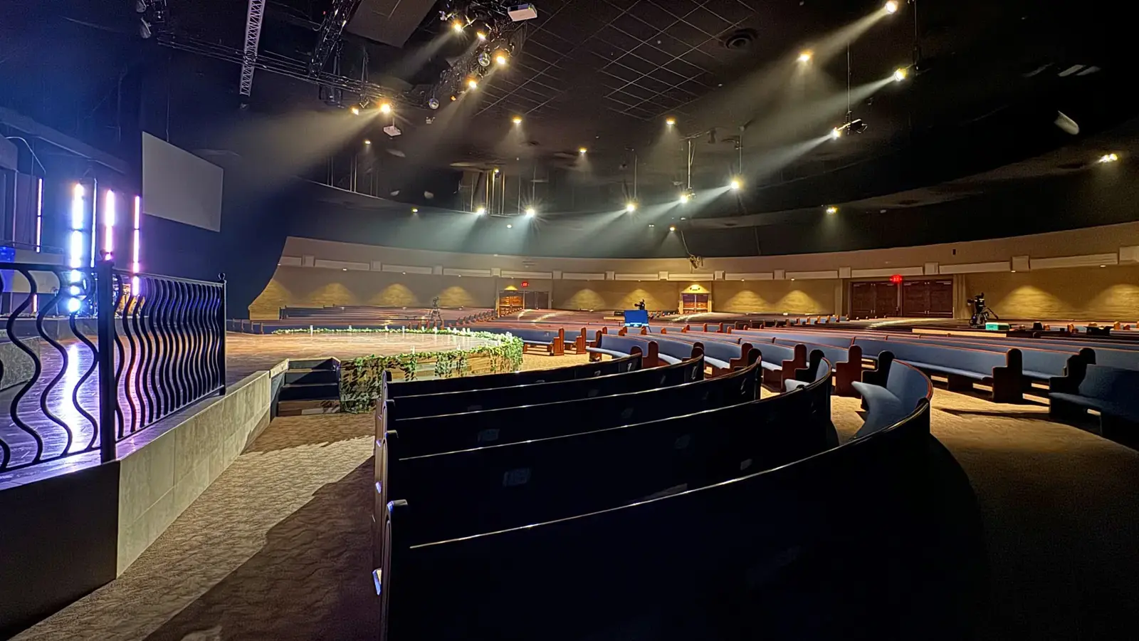 Sanctuary seats 2,000.