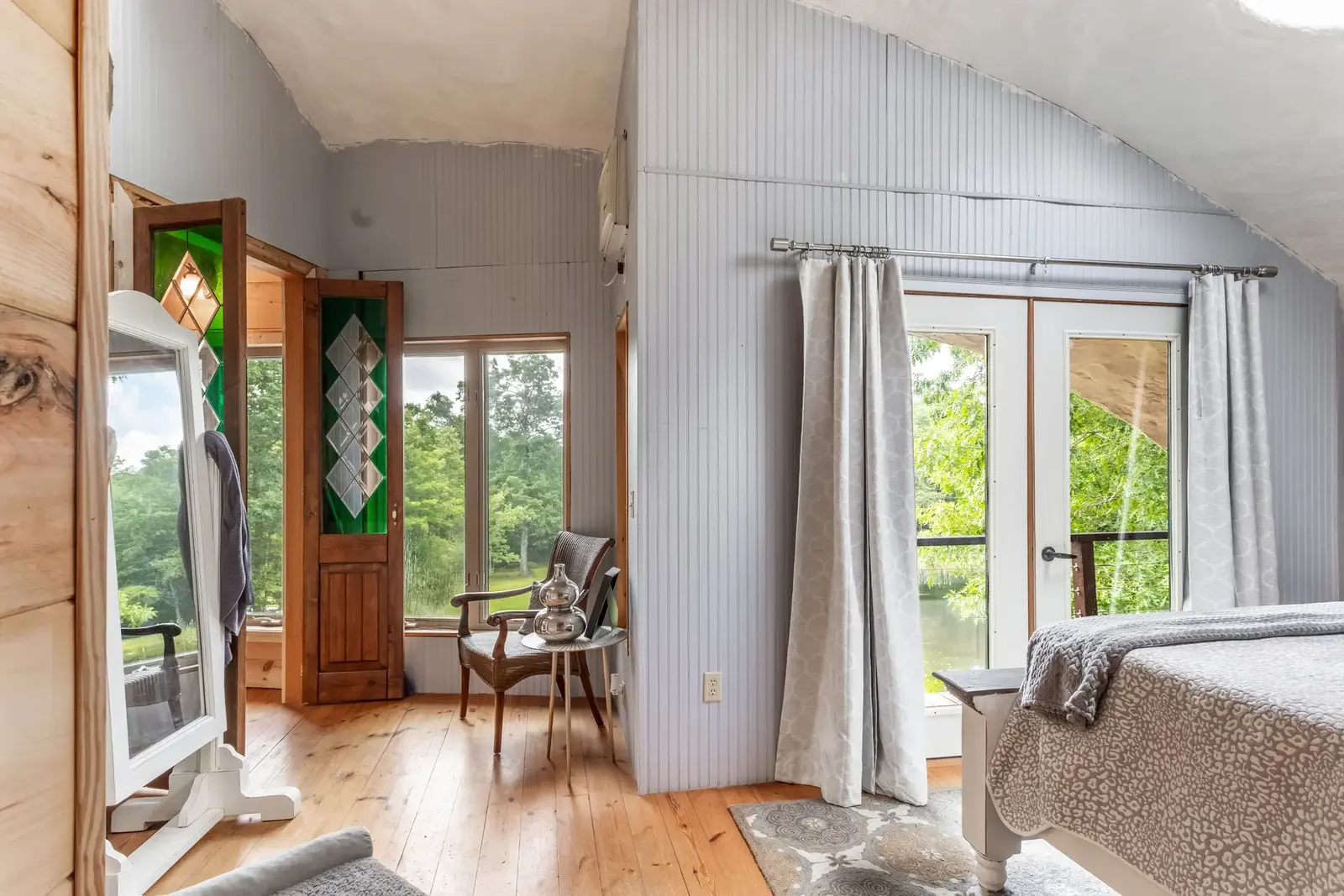 Primary Suite with Private Entry.
