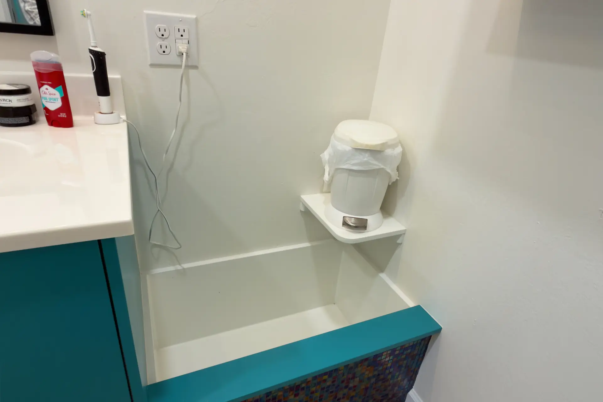 Tiled Litter Box Nook.